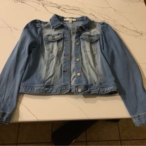 Very cute medium blue Jean jacket     In great condition    Short waisted